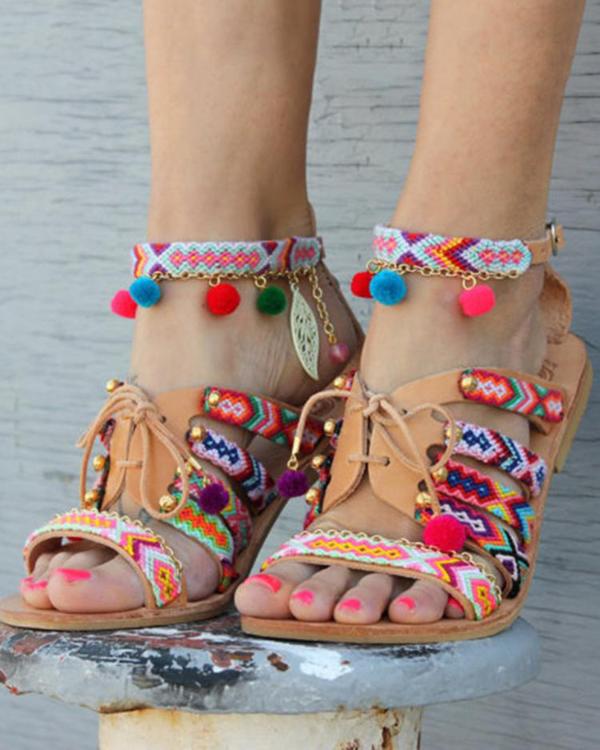 Sandales plates décontractées à lacets à pompons de style ethnique