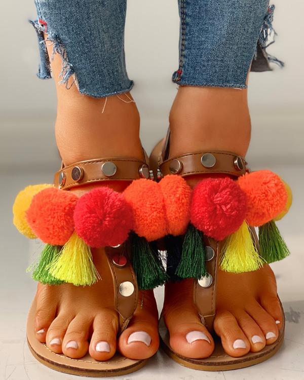 Sandales plates colorées à boucles moelleuses