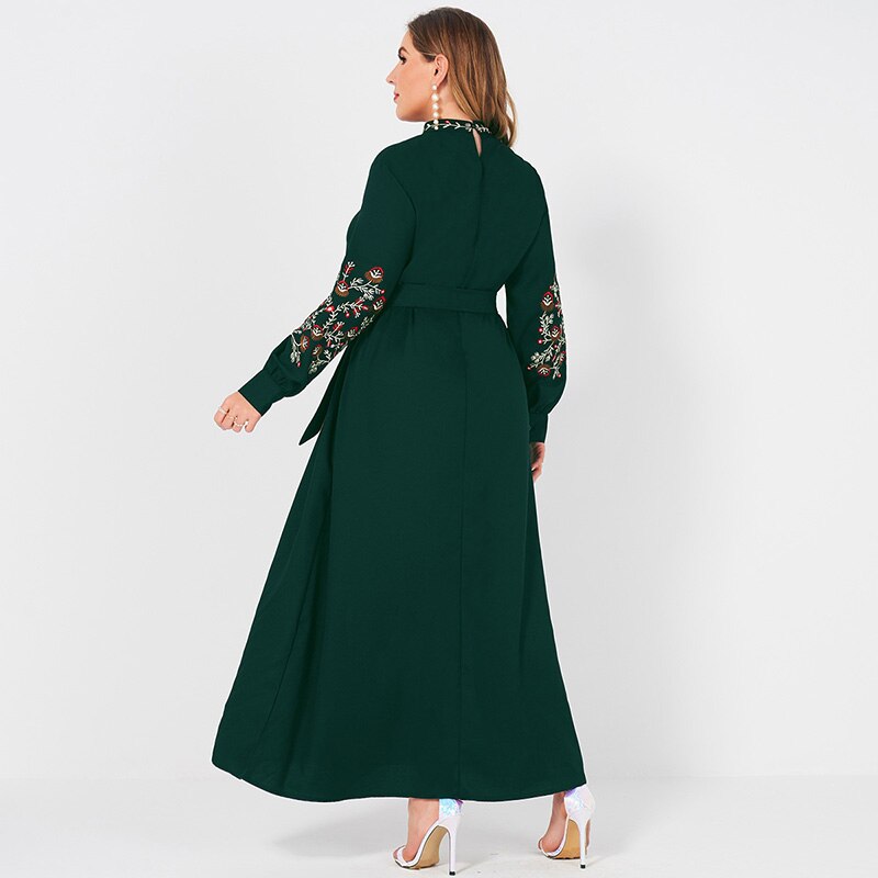 2021 nouvelle robe d'été femme grande taille vert foncé station col montant broderie florale à manches longues ceintures amples Robes élégantes