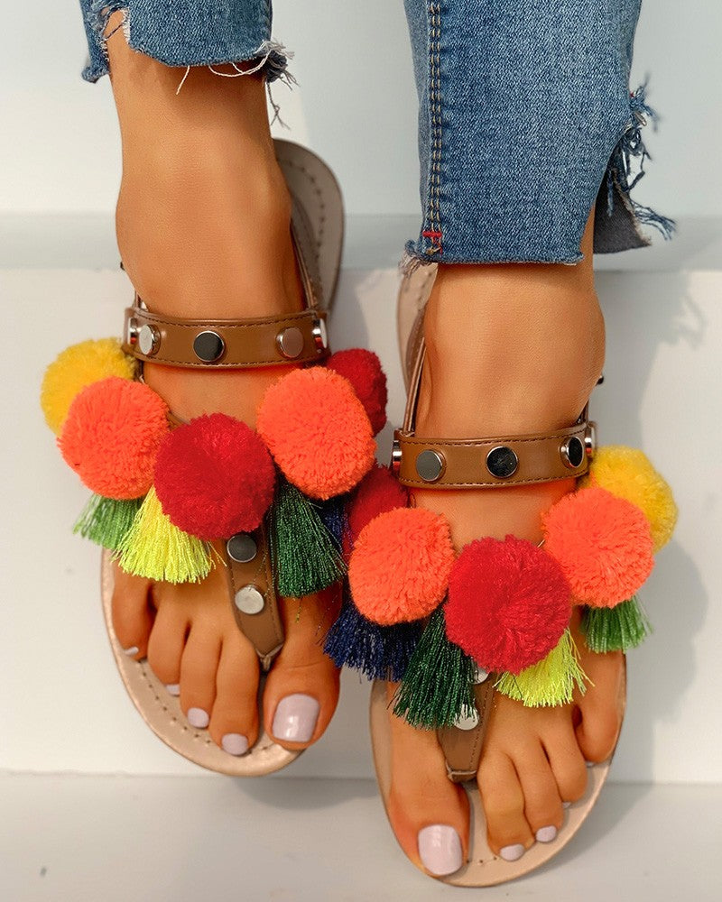 Sandales plates colorées à boucles moelleuses