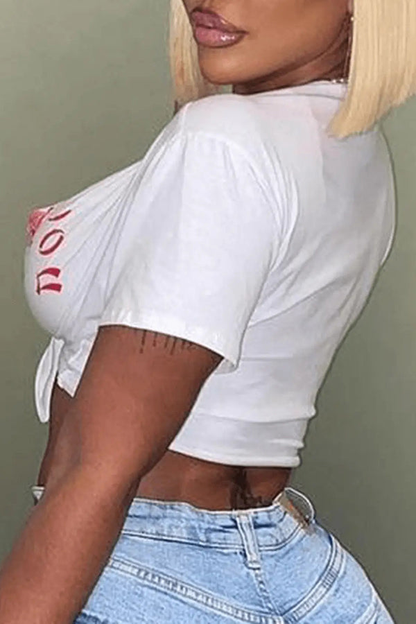 Alphabet Graffiti Lips Print T-shirt à manches courtes noué sexy