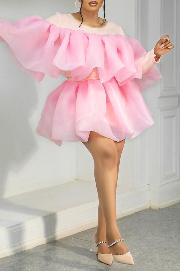Jolie mini-robe gonflée à manches longues rose à volants en maille