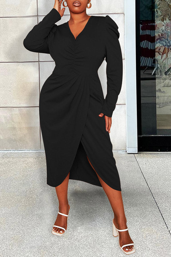 Mode col en V jupe plissée irrégulière à manches longues robe fendue de couleur unie