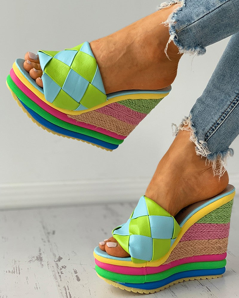 Sandales compensées espadrilles à carreaux et blocs de couleurs