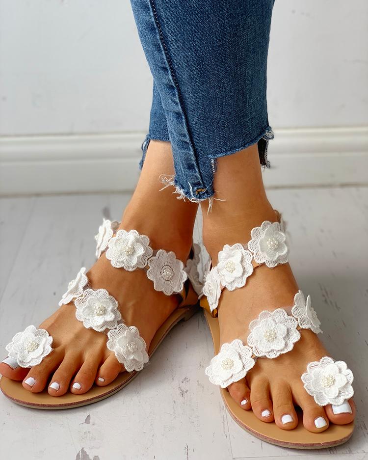 Sandales plates à bout ouvert ornées de fleurs